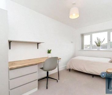 1 bedroom in a house share to rent - Photo 2