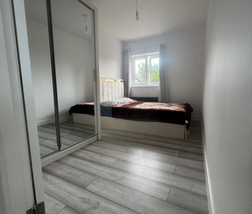 1 bedroom in a flat share to rent - Photo 2