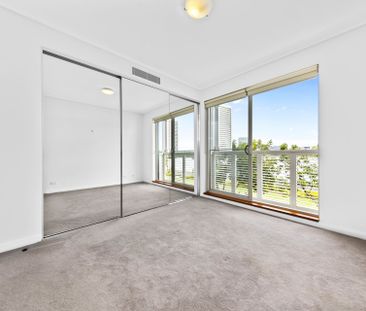 Waterfront Townhome - Photo 3