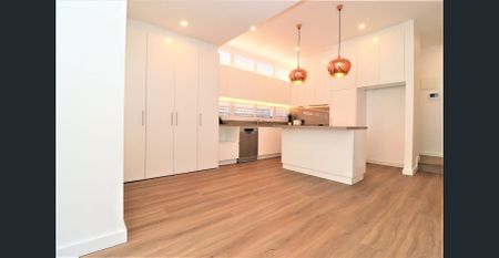 "Simply Stunning" - Photo 4