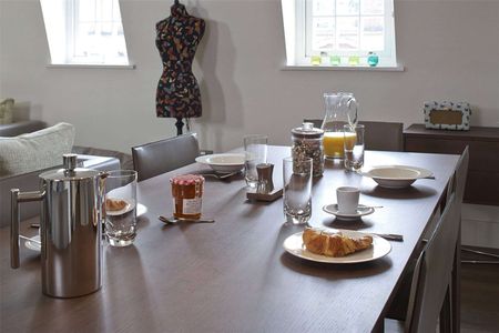 An impressive and modern three bedroom, three bathroom apartment on the 4th floor of this modern building across the street from the iconic Harrods store. - Photo 3