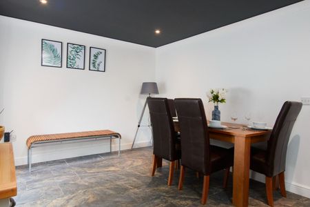 4 Bed Semi-Detached House, Wilfred Terrace, LS12 - Photo 2