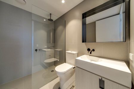 North Melbourne - Photo 2