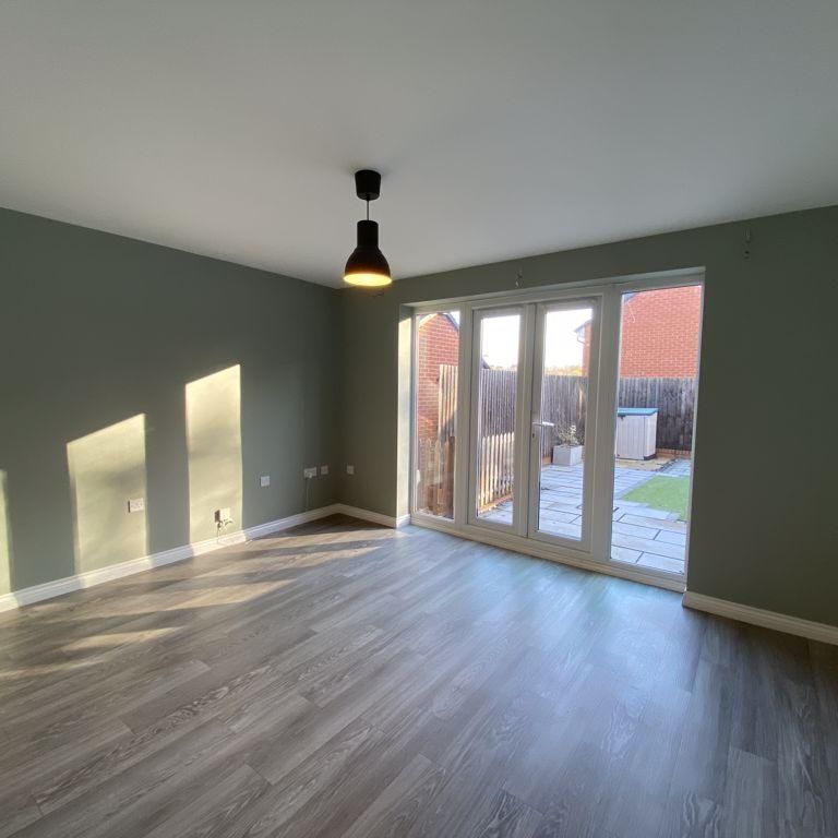 3 bedroom semi-detached house to rent - Photo 1