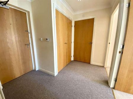 Devonshire Court, Derbyshire Road South, Sale, M33 - Photo 3