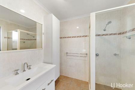 15 Saltbush Street, Harrison ACT, Belconnen - Photo 5