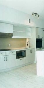 Stunning bright LARGE 2 bedroom 2 bath condo + parking +locker - Photo 4