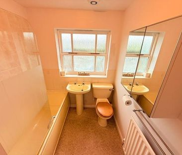 3 bedroom detached house to rent - Photo 2