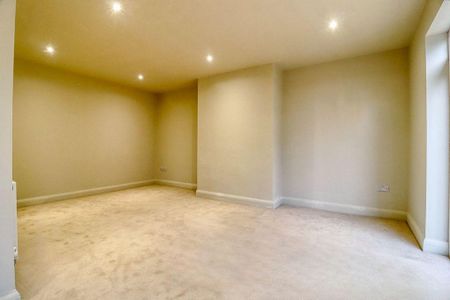 4 bedroom detached house to rent - Photo 3