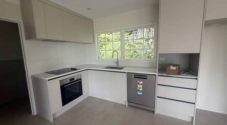 5 Bedrooms 3.5 Bathrooms Dual Living Newly Renovated - Photo 3