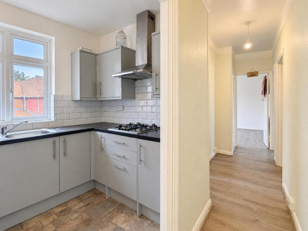 2 bedroom maisonette to rent - Photo 3