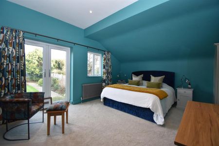 4 bedroom detached house to rent - Photo 3