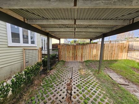 Large 5 bed, 2 lounge home, pets ok, fully fenced - Photo 4
