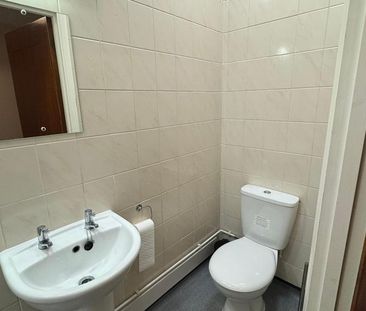 1 bedroom in a house share to rent - Photo 6