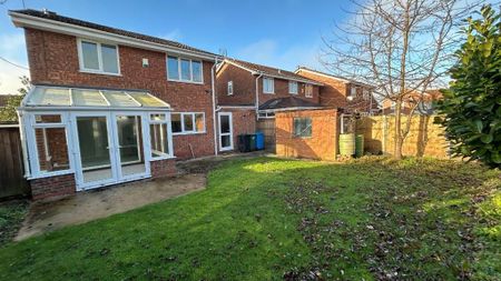 4 bedroom detached house to rent - Photo 5