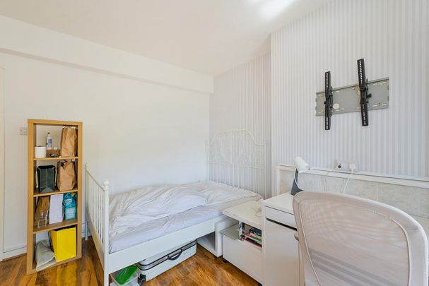 3 bedroom flat in Cromer Street - Photo 1