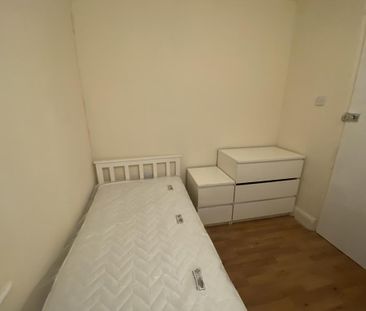1 bedroom in a house share to rent - Photo 5