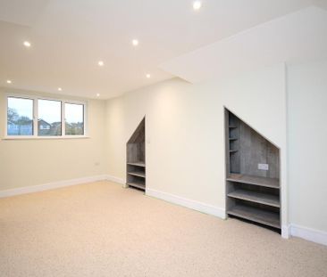 4 bedroom semi-detached house to rent - Photo 5