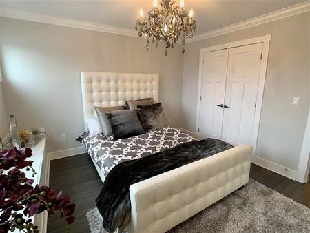 Gorgeous Home in the Heart of Willoughby Heights! - Photo 4