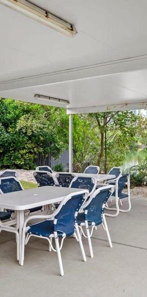 large Central Surfers Paradise 1 bedroom with large study furnished apartment - Photo 1