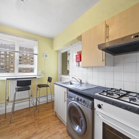 3 bedroom flat in Camden - Photo 4