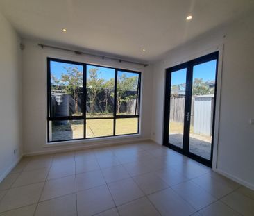 3 Bedroom Townhouse Walk to Westall Station - Photo 5