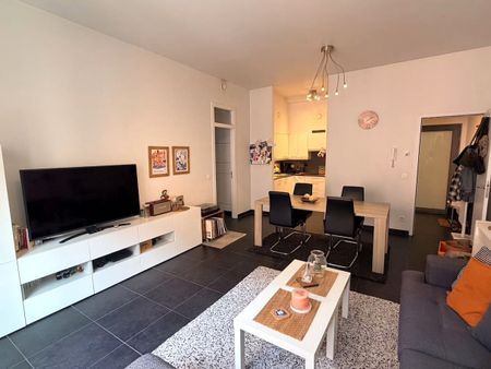 Centraal gelegen bemeubeld appartement MET autostaanplaats - foto 3