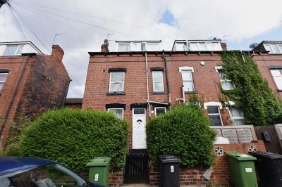 3 bedroom House in Whingate Avenue, Leeds - Photo 2