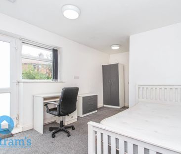 5 bed Semi-Detached House for Rent - Photo 4