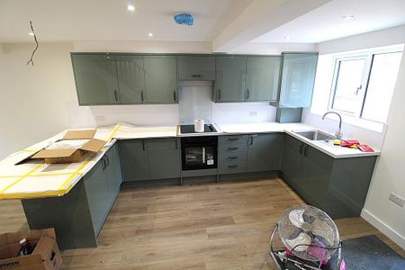 3 bedroom end of terrace house to rent - Photo 5