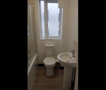 Room in a Shared House, Silverleigh Road, CR7 - Photo 3