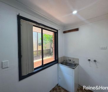 Charming Family Home in Heart of Minto! - Photo 5