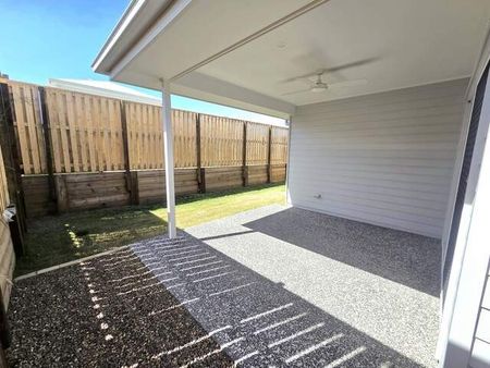 25 Gower Street, White Rock - Photo 2