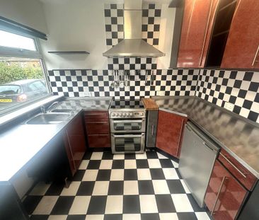 3 bedroom semi-detached bungalow to rent - Photo 3