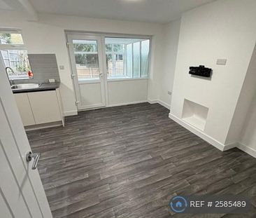 4 bedroom semi-detached house to rent - Photo 1