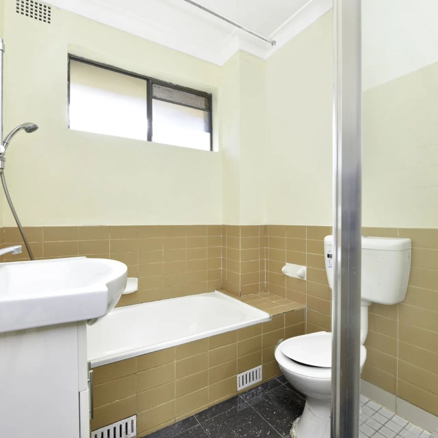 Modern two-bedroom apartment located on the top floor - Photo 1