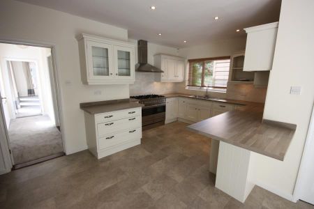 4 bedroom terraced house to rent - Photo 4