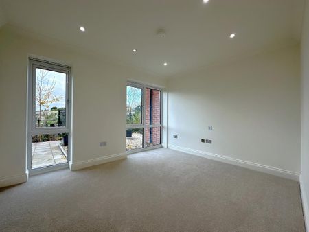 2 bedroom ground floor flat to rent - Photo 3