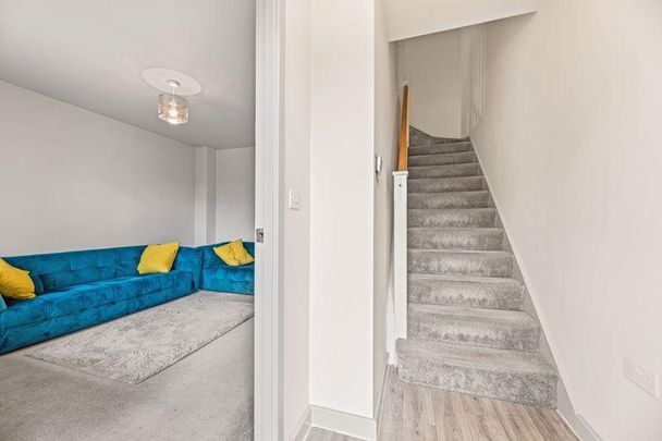 3 bedroom semi-detached house to rent - Photo 1