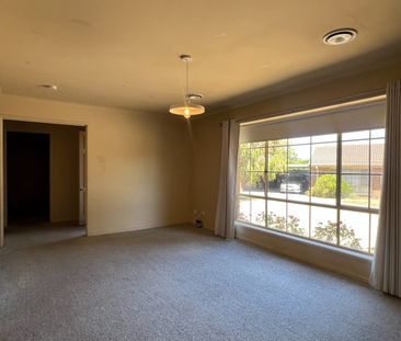 Two bedroom unit in beautifully landscaped surroundings. - Photo 1