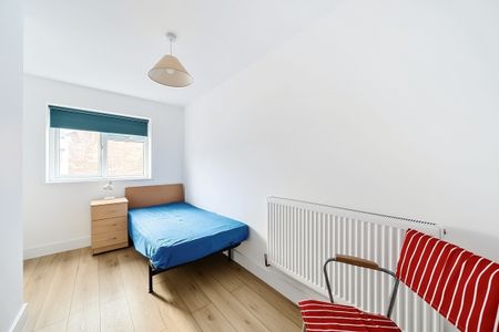 4 bedroom flat to rent - Photo 4