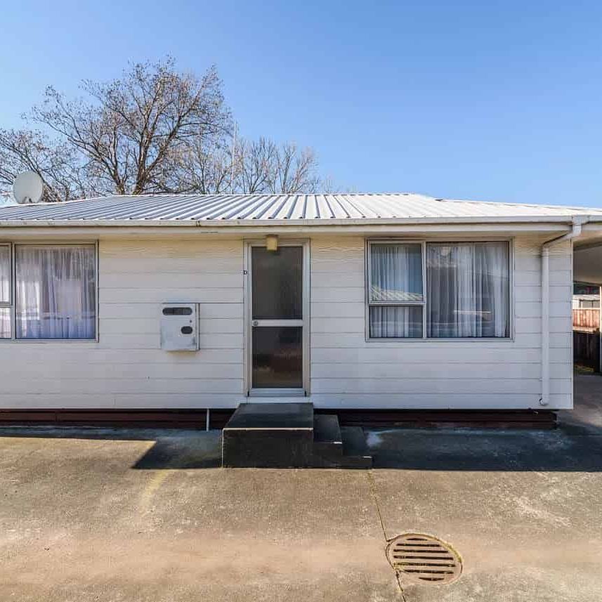 CHARMING 2BR TOWNHOUSE - Photo 1