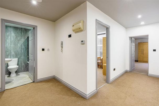 3 bedroom flat to rent - Photo 1