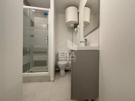 À louer - Studio refait à neuf au coeur du centre historique d'Orléans - Photo 4