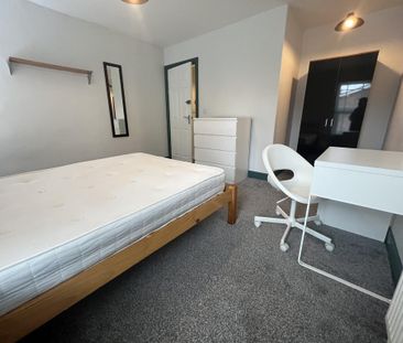 3 bedroom terraced house to rent - Photo 6