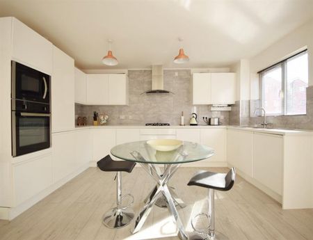 2 Bedroom Apartment To Let - Photo 4
