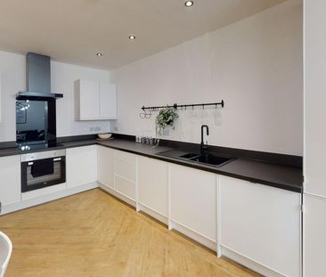 5 bedroom flat to rent - Photo 1
