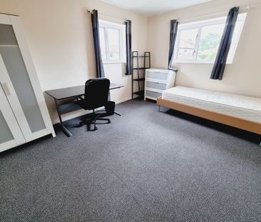 4 Bed Student Accommodation - Photo 3
