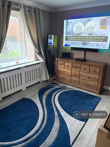 2 bedroom end of terrace house to rent - Photo 2