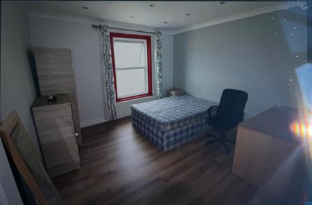 8 bedroom semi-detached house to rent - Photo 2